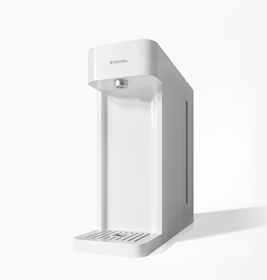 Xiaomi Instant Water Heater with 2000W fast heating, a 3-liter removable tank, 3 settings for water volume, and can heat water up to 90 degrees Celsius in white.